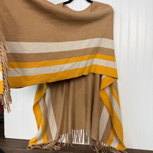 Boho Ruana Poncho Talbots Tan Yellow Fringe Wrap Cozy Fall Layer OS - Picture 6 of 8
